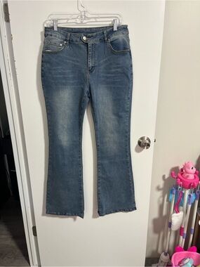 Amazon Women's Medium Blue Bootcut Jeans